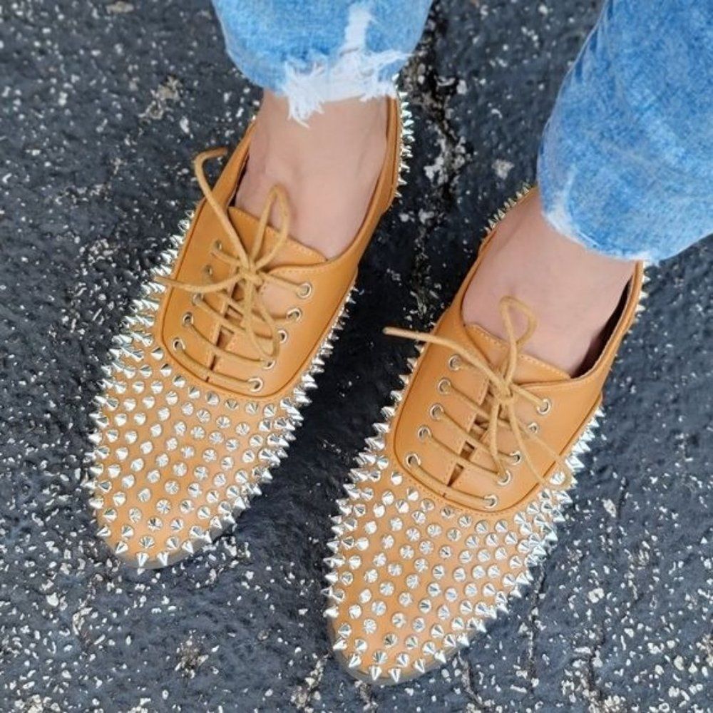 Tan Women’s Oxford Shoes Faux Leather Lace Up Silver Studs Flat - Picture 5 of 5